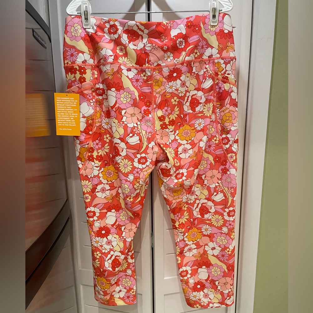 New Avia Fashion Bold Floral Print Capri Length Legging Recycled Poly XXL 20 - Picture 12 of 12